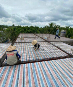 Bạt dứa kẻ sọc lót sàn bê tông