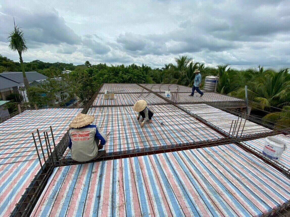 Bạt dứa kẻ sọc lót sàn bê tông Bạt dứa kẻ sọc lót sàn bê tông