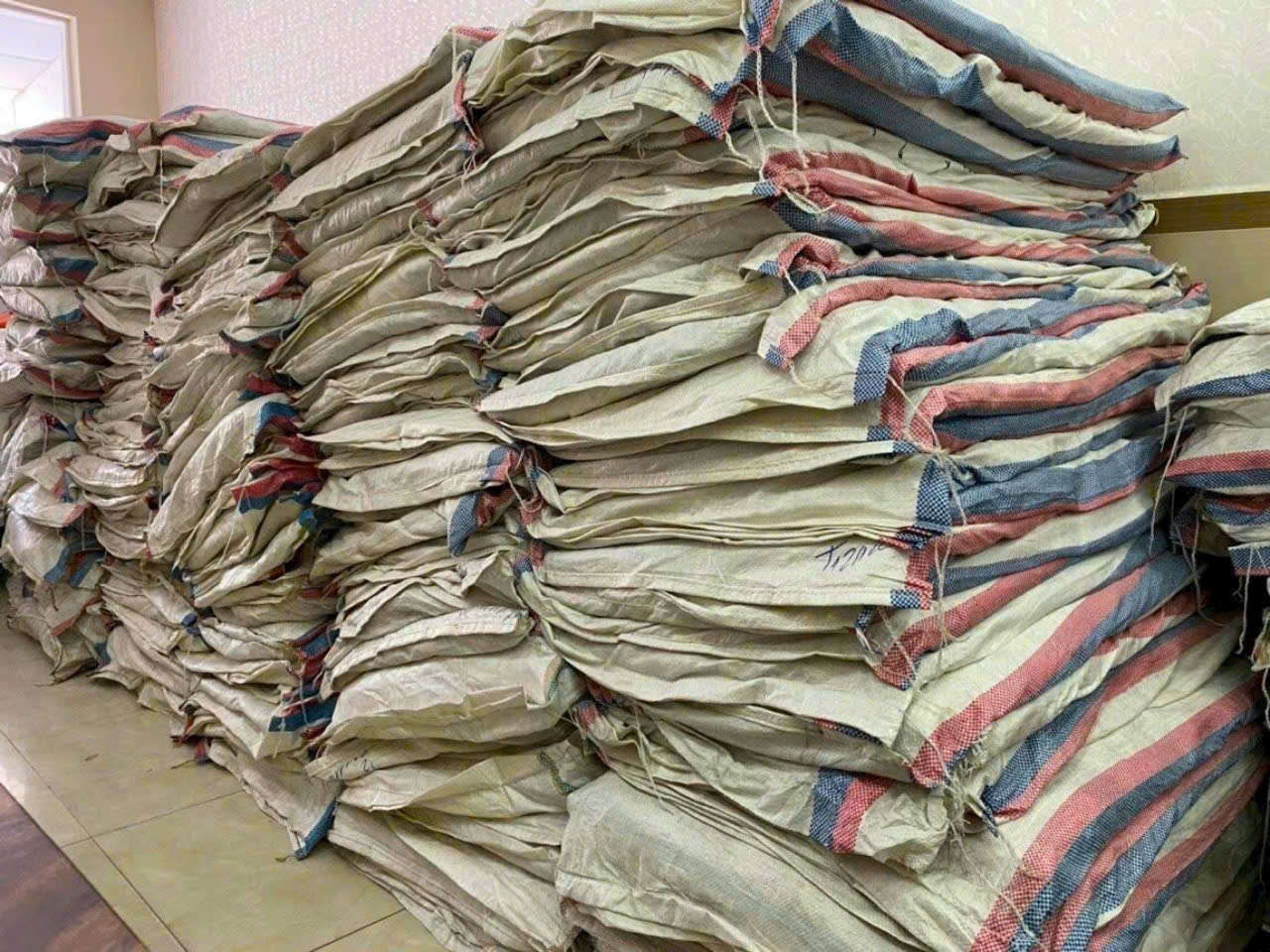 Xưởng cung cấp bạt dứa kẻ sọc giá rẻ toàn quốc Xưởng cung cấp bạt dứa kẻ sọc giá rẻ toàn quốc