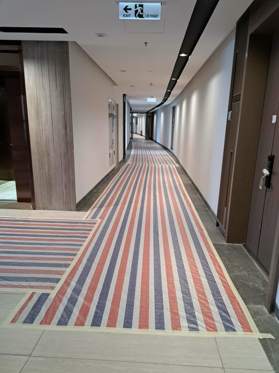 Bạt dứa kẻ sọc che bụi công trình xây dựng Bạt dứa kẻ sọc che bụi công trình xây dựng