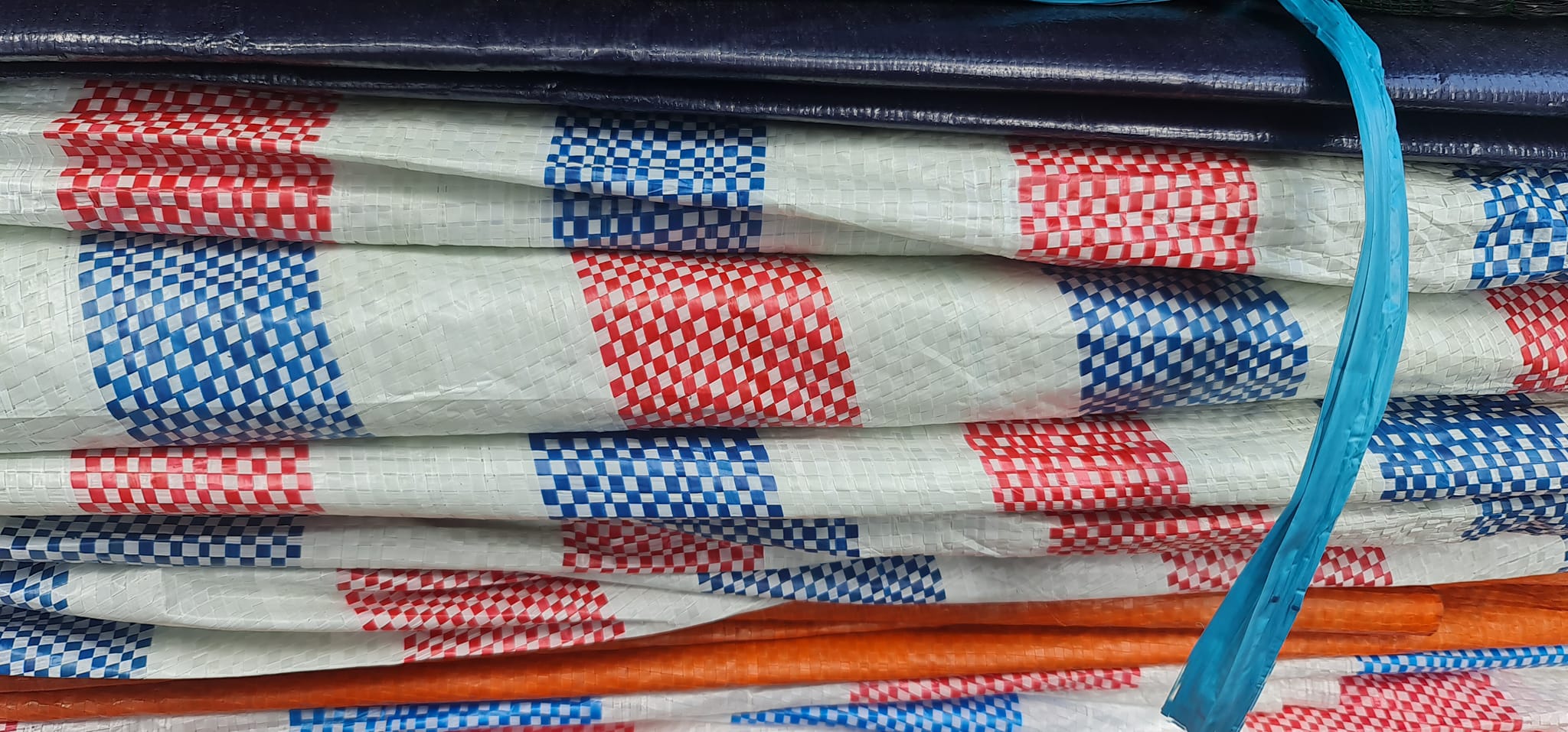 Xưởng cung cấp bạt dứa kẻ sọc giá rẻ toàn quốc Xưởng cung cấp bạt dứa kẻ sọc giá rẻ toàn quốc