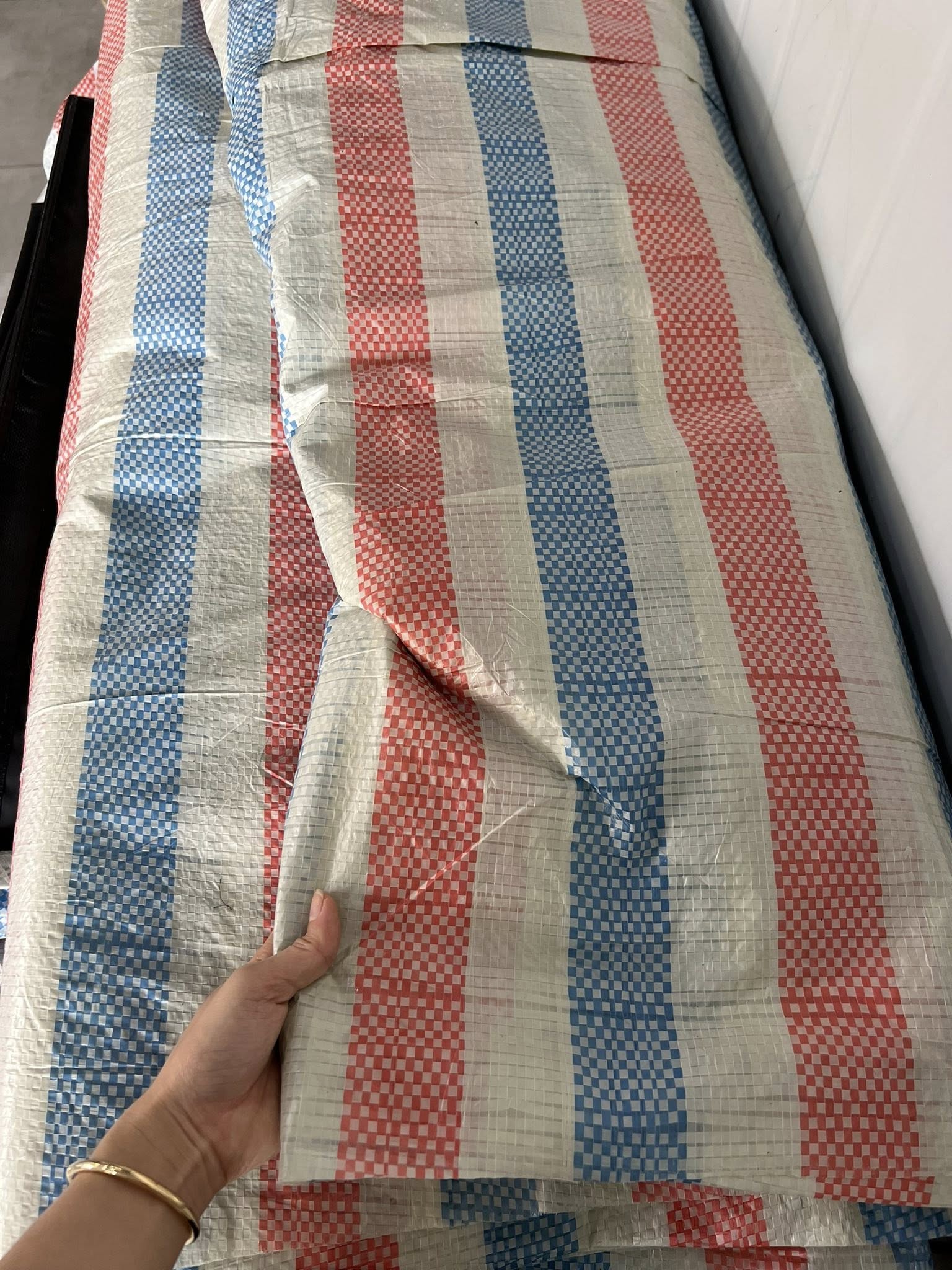 Tấm bạt dứa kẻ sọc 3 màu Tấm bạt dứa kẻ sọc 3 màu