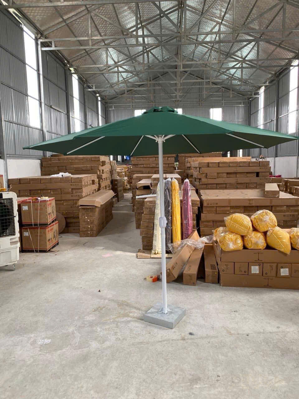 Ô dù che nắng ngoài trời ở Hà Nam