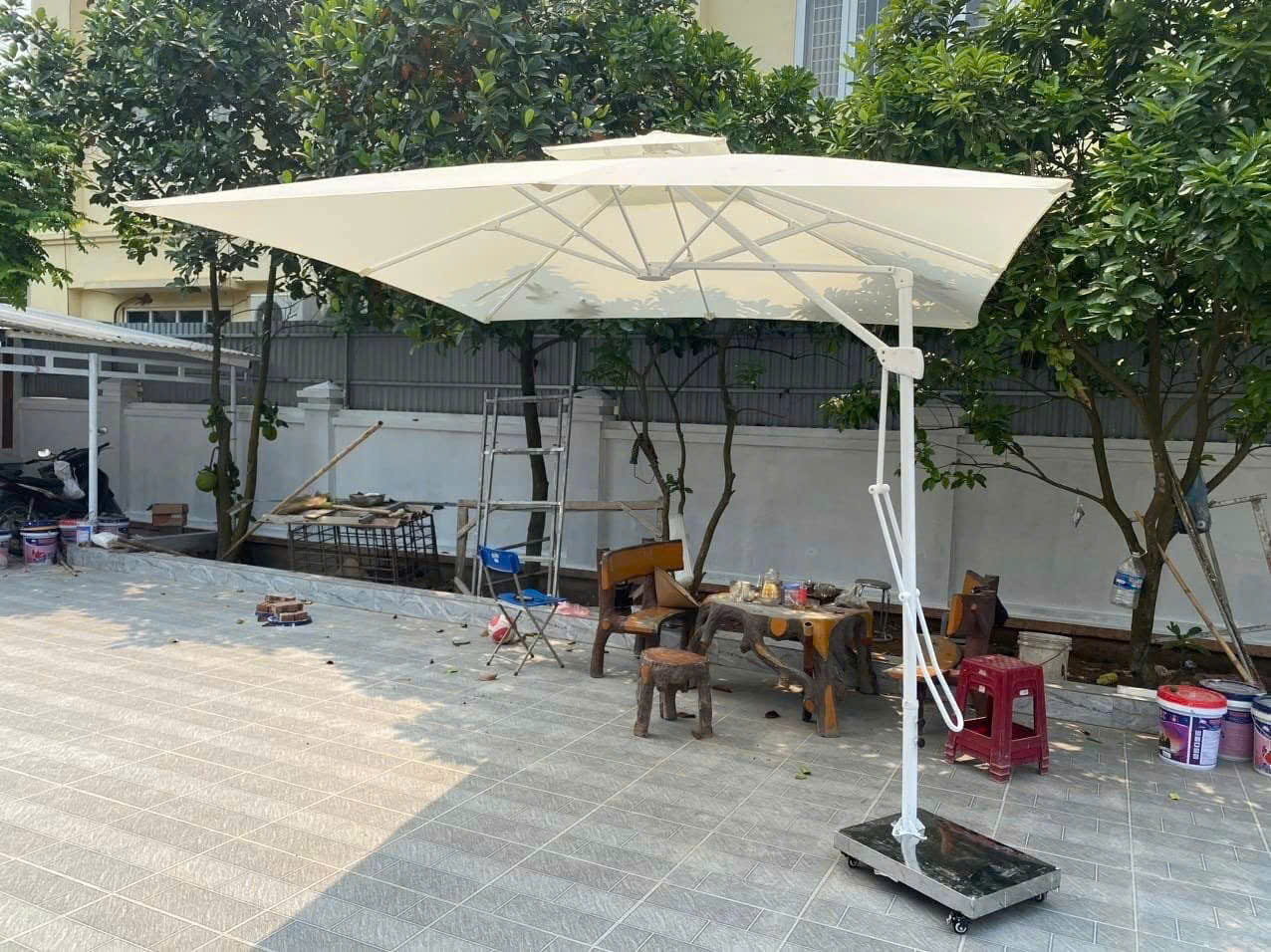 Ô dù che nắng ngoài trời ở Ninh Bình