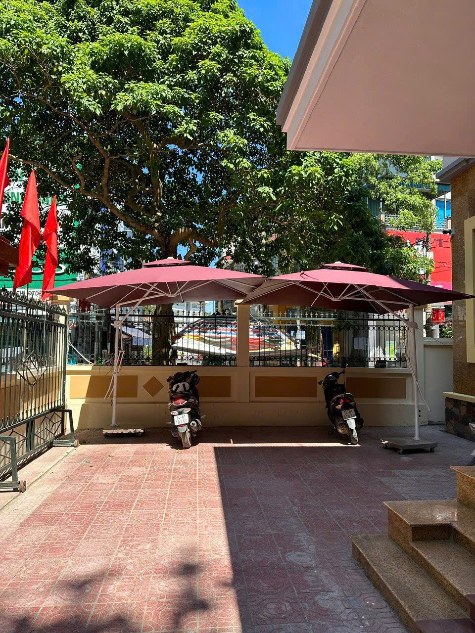 Ô dù che nắng sân vườn ở Hoà Bình