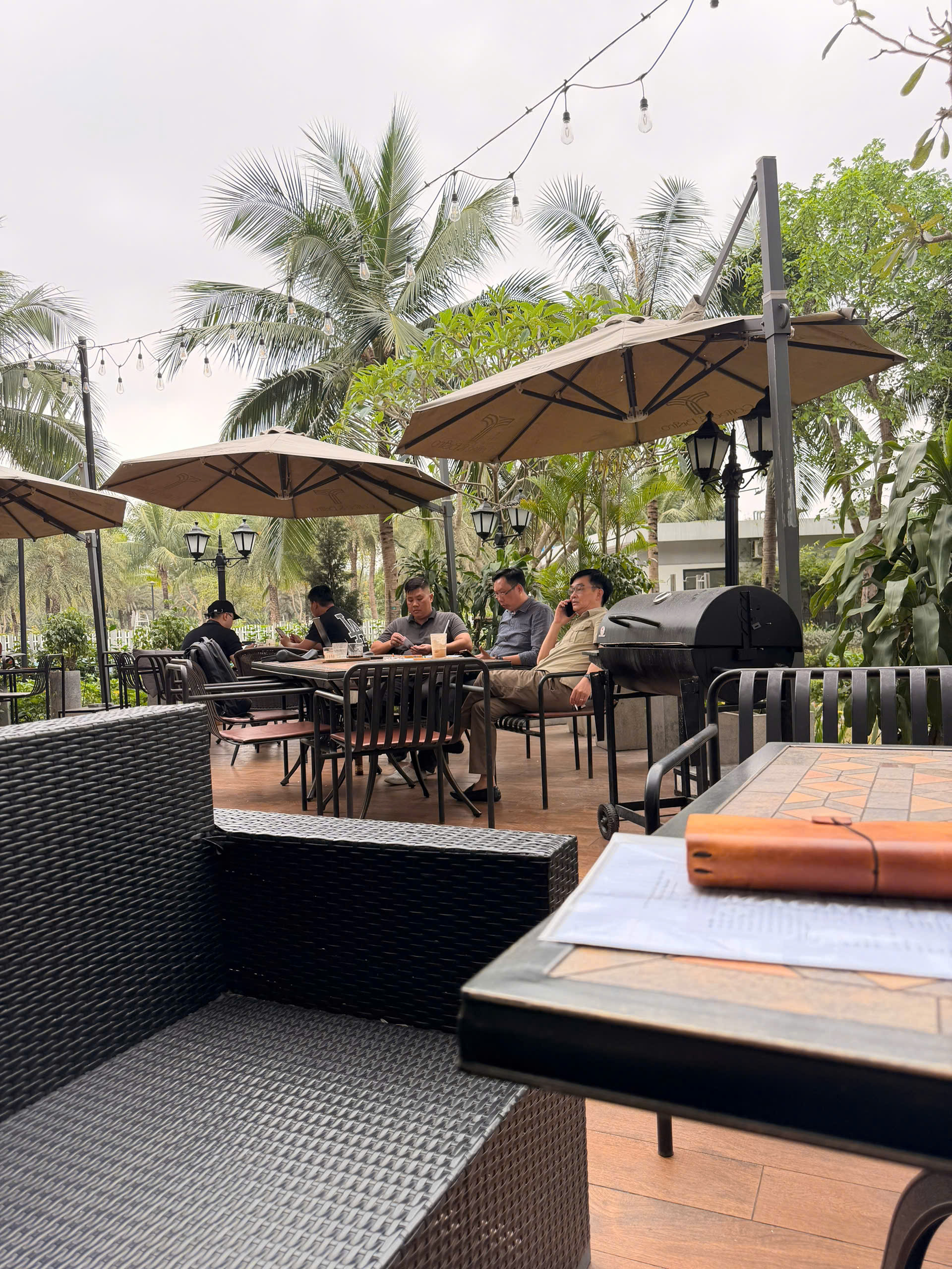 Ô dù che nắng quán cafe ở Ninh Bình