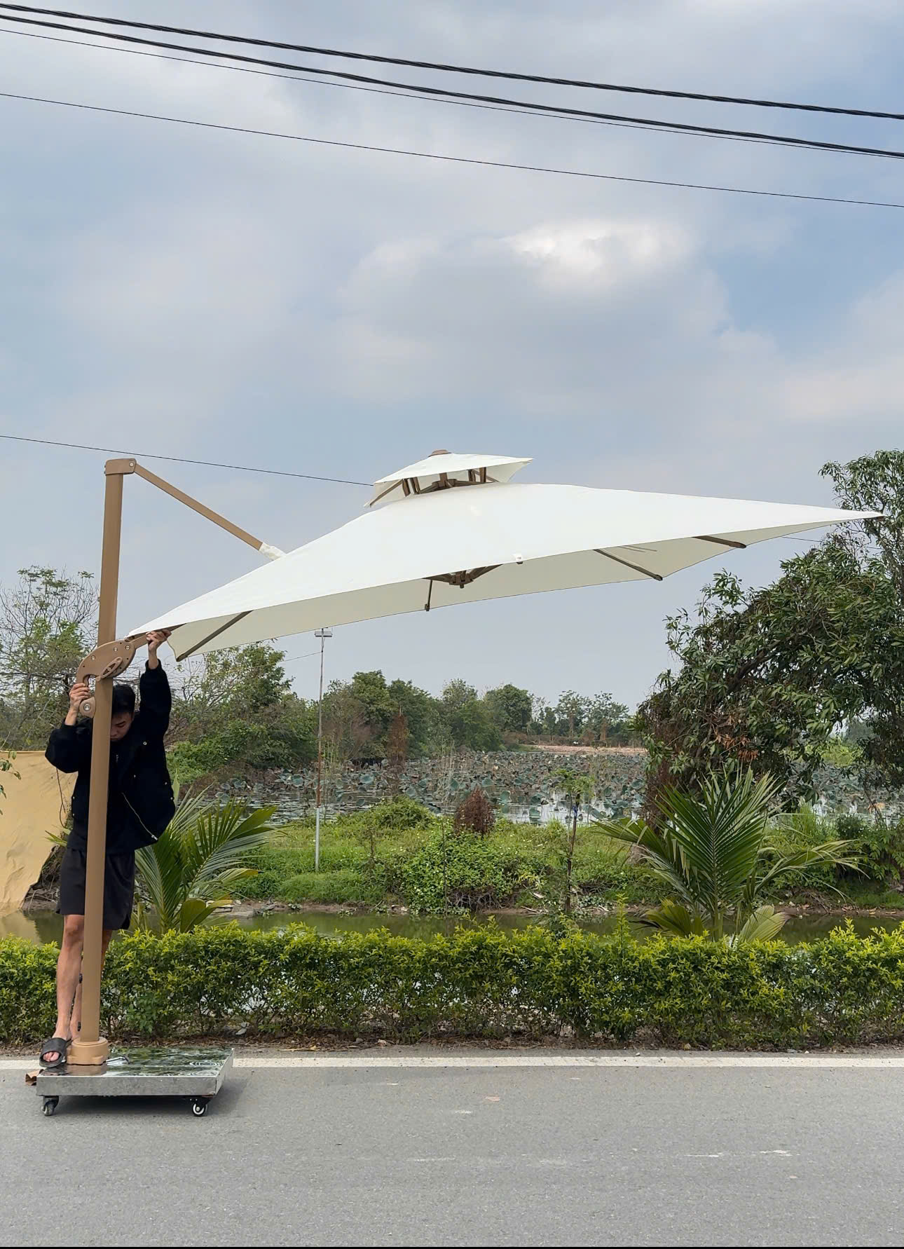 Ô dù lệch tâm nghiêng xoay 360 độ ở Đan Phượng