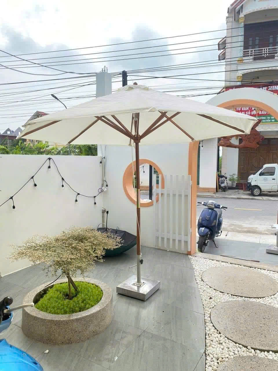 Ô dù đúng tâm thân gỗ ở Thạch Thất Ô dù đúng tâm thân gỗ ở Thạch Thất