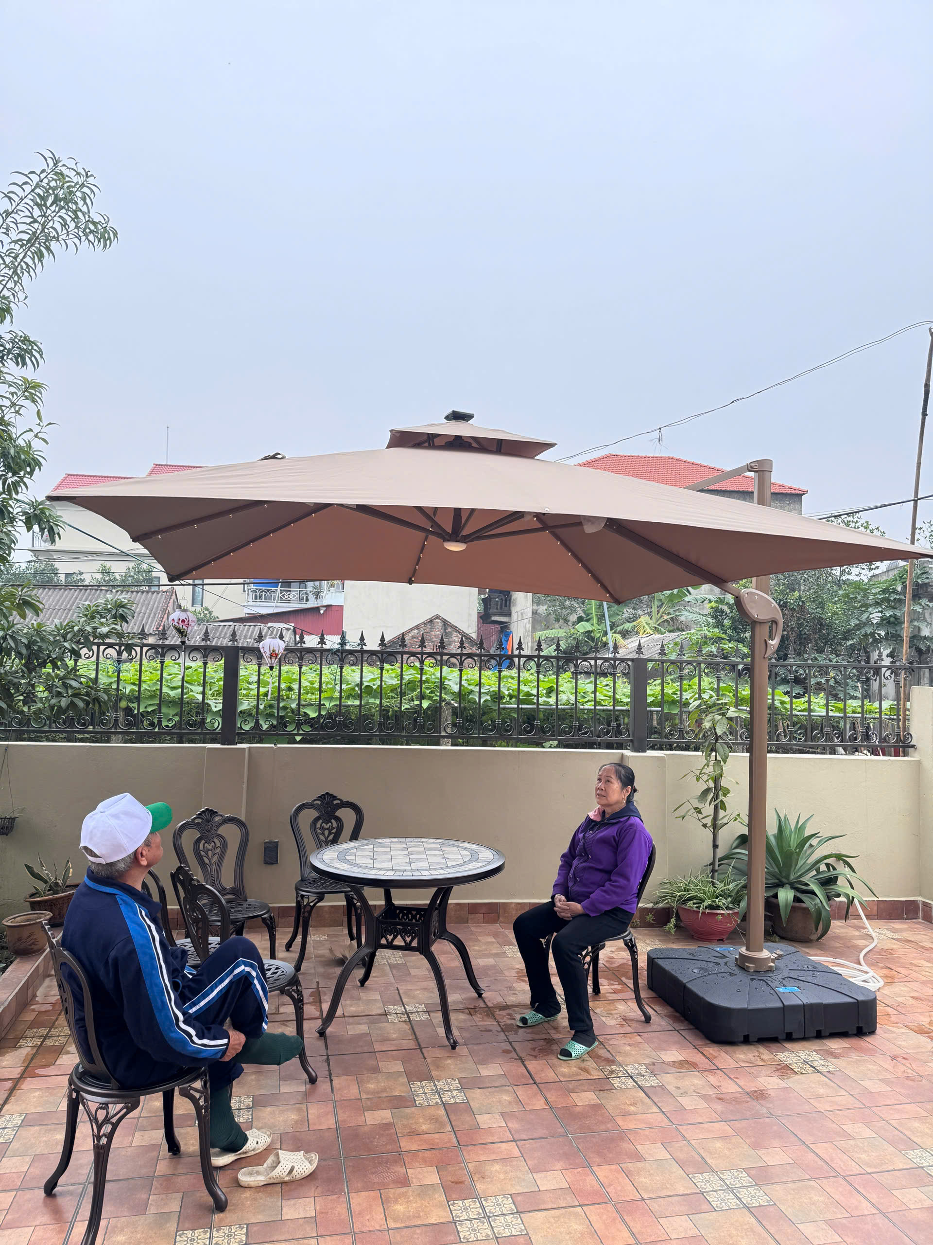 Ô dù che nắng sân vườn ở Hà Nam