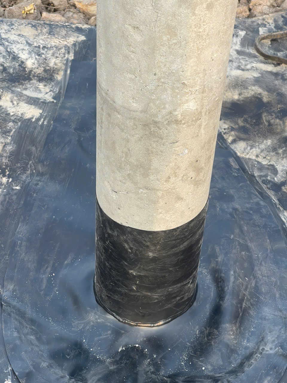 Hệ thống rốn Siphon hoạt động dựa trên hai nguyên lý vật lý cơ bản: lực ly tâm của dòng chảy và chênh lệch áp suất thủy tĩnh. Hệ thống rốn Siphon hoạt động dựa trên hai nguyên lý vật lý cơ bản: lực ly tâm của dòng chảy và chênh lệch áp suất thủy tĩnh.