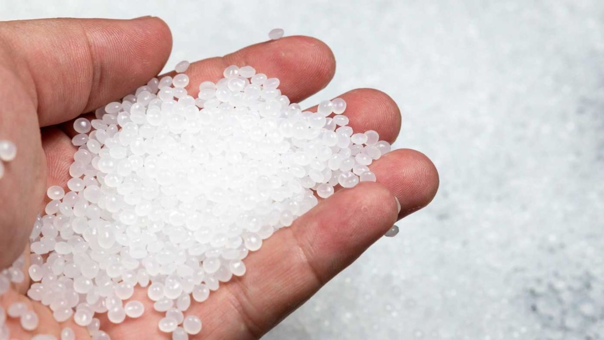 Nhựa HDPE có độ kết tinh cao và cấu trúc phân tử tuyến tính Nhựa HDPE có độ kết tinh cao và cấu trúc phân tử tuyến tính